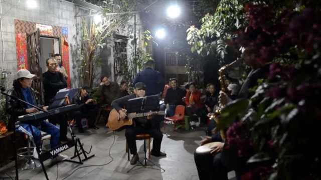 60岁大爷组老男孩乐队：圆年轻时音乐梦