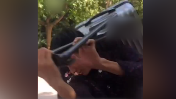 学长帮学妹搬行李，下一秒变“社死”现场