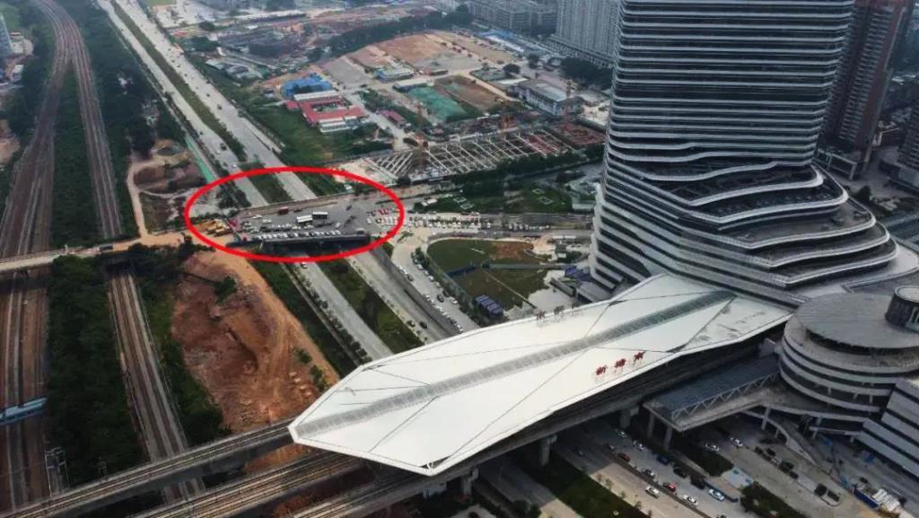 新塘南站出站口位置,本次拆除工作主要出于建设广州东部交通枢纽新源