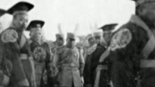 1915年袁世凯开始筹备登基大典，章太炎在“劝进书”中写了什么？
