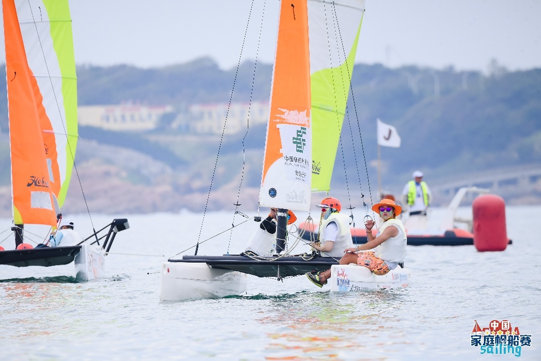 百名选手扬帆浮山湾！2021中国家庭帆船赛邮储银行青岛分行青岛奥帆站开赛