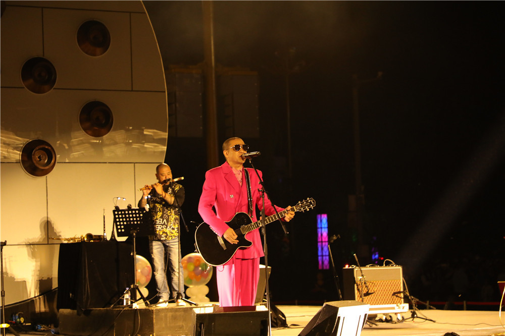 " 最美边城 光彩集安 " 大吉他主题广场启动仪式现场。