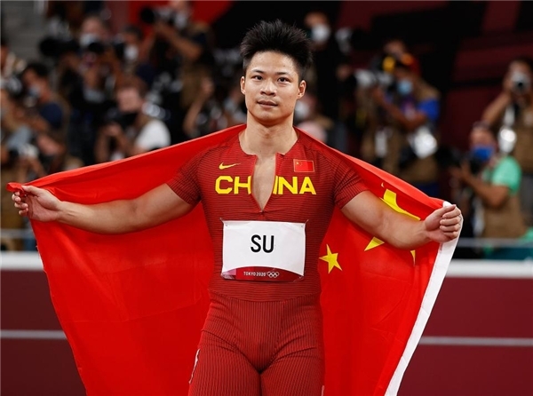 全运会开幕苏炳添出任火炬手传递全民运动精神