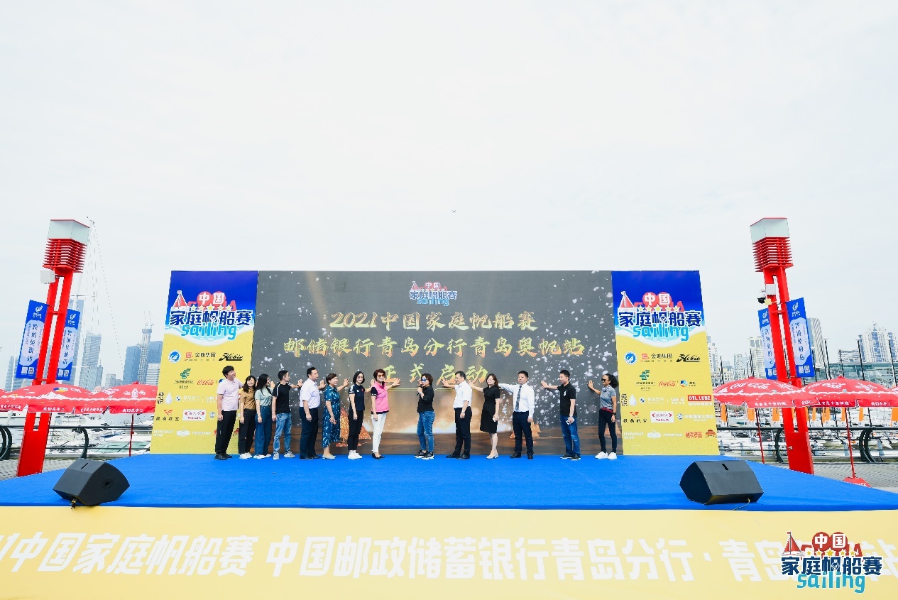 △开幕式上嘉宾共同为赛事揭幕