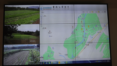 在智慧农业大数据中心的屏幕上，农田的各项数据持续自动更新，滚动显示。王爽 摄