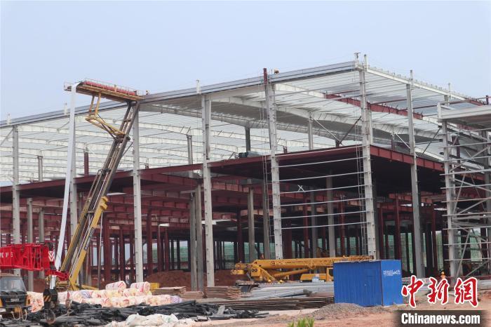 图为瑞庆时代项目建设现场。 孙秋霞 摄