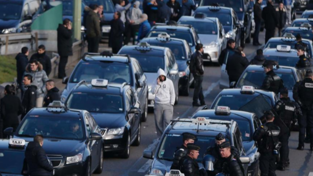 巴黎发生严重拥堵问题，市政府这样缓解交通压力