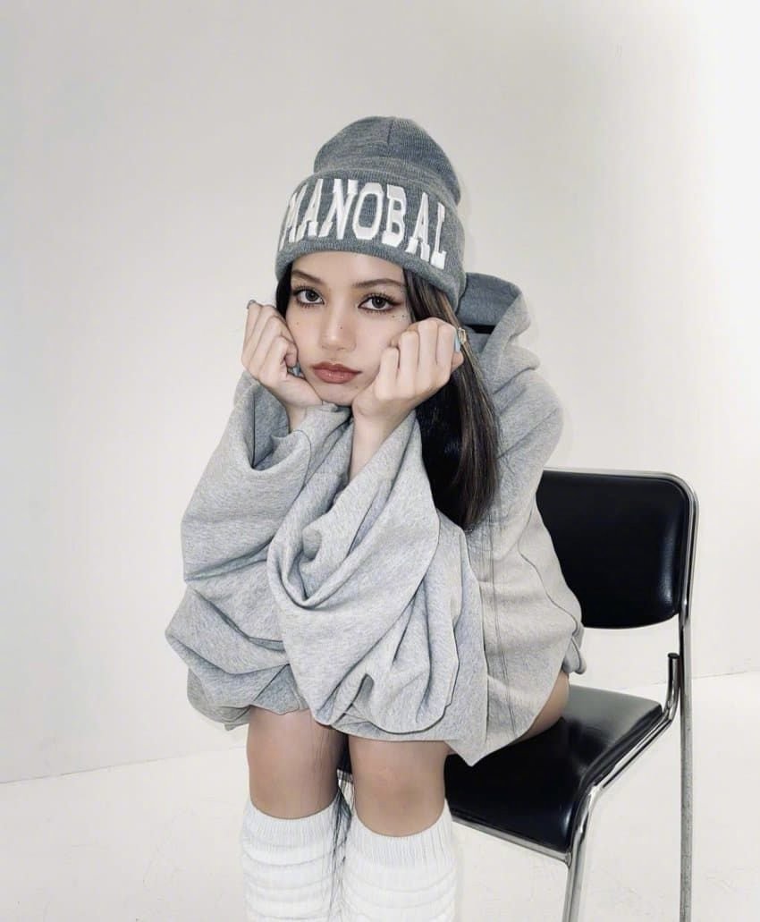 lisa烟熏妆写真酷飒十足下衣失踪毛线帽时尚撩人