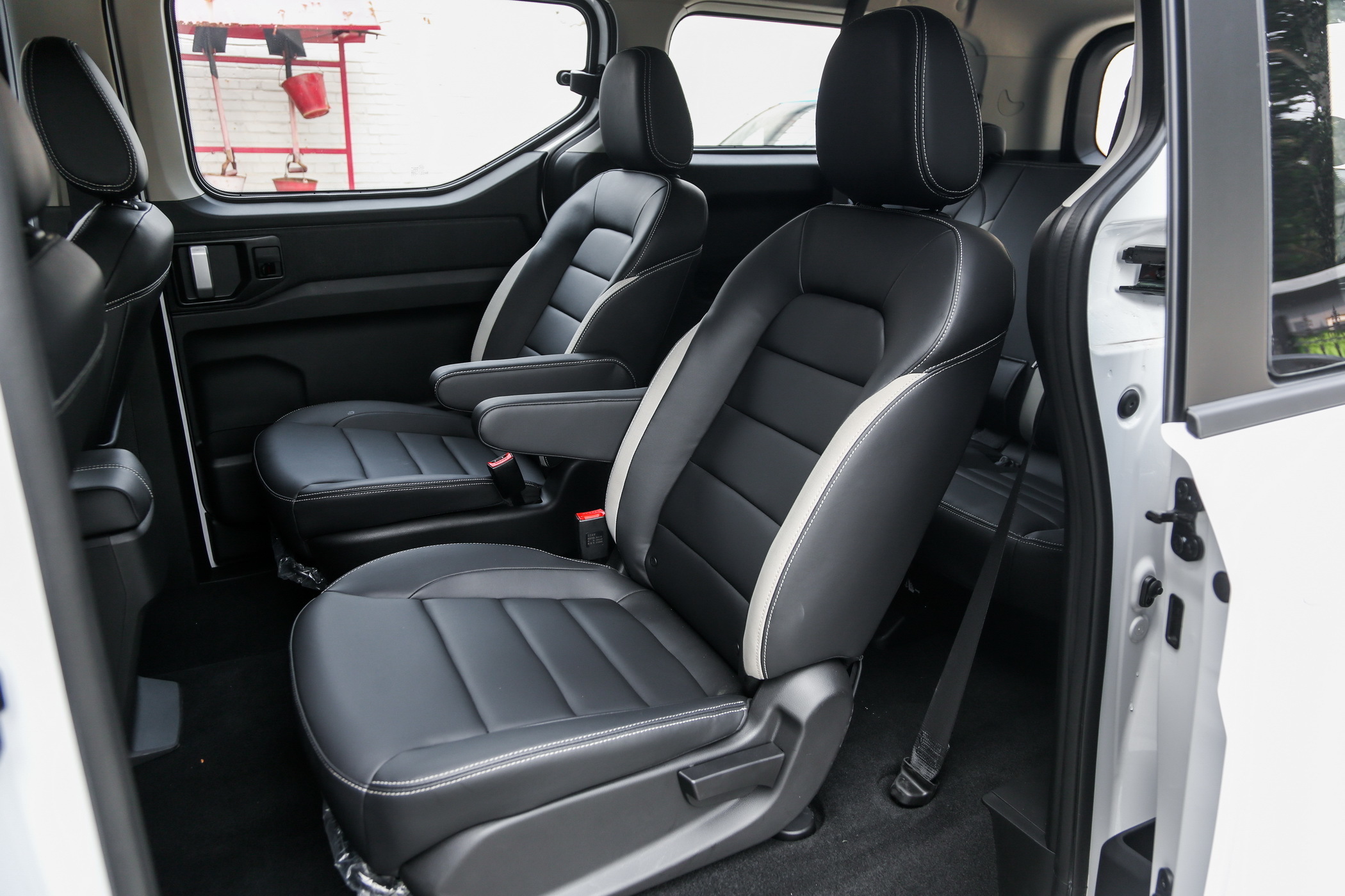 五菱征程实车到店,多种空间布局,售价7.58-9.08万元