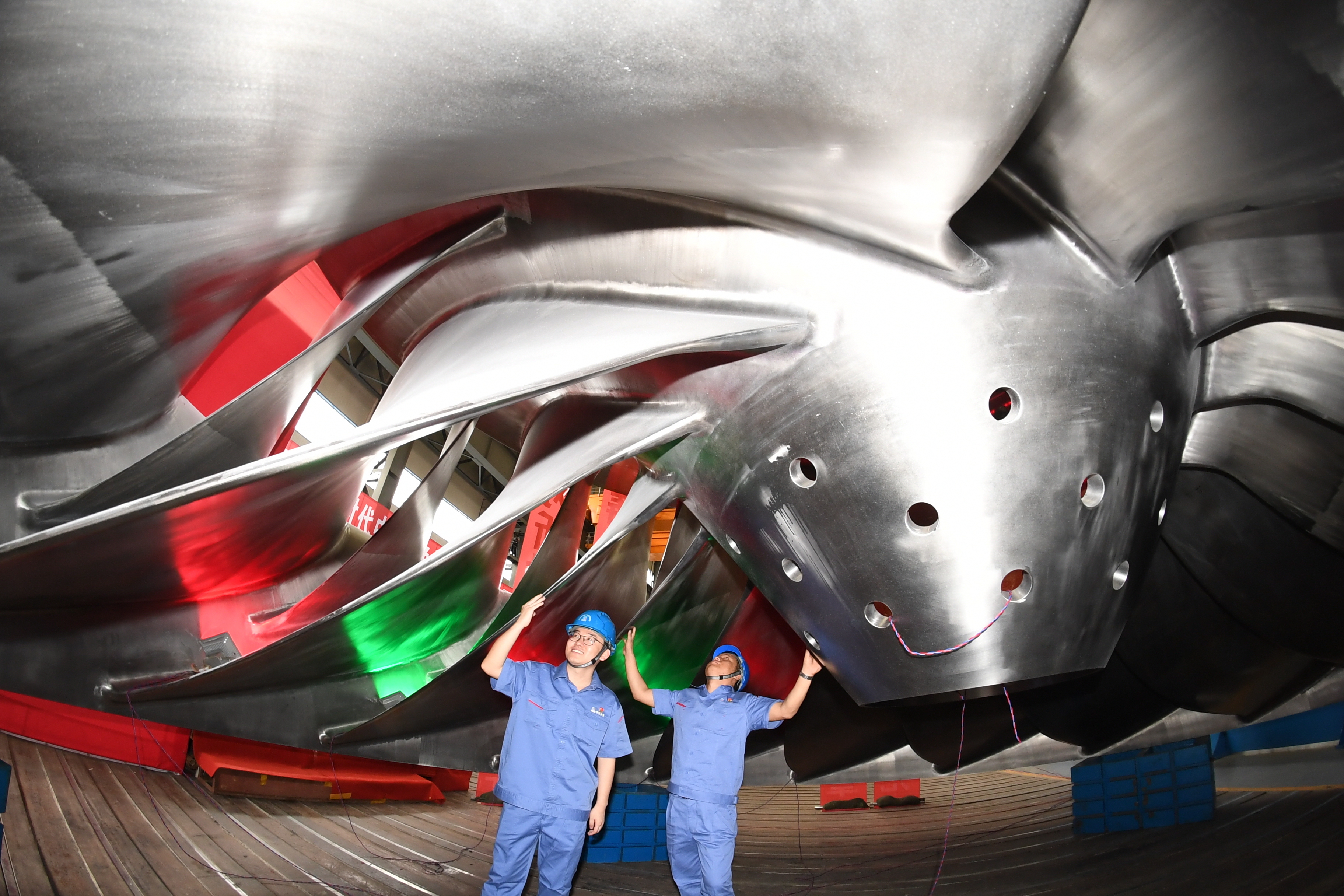 哈电集团研制的世界首台长短叶片1000mw白鹤滩精品转轮