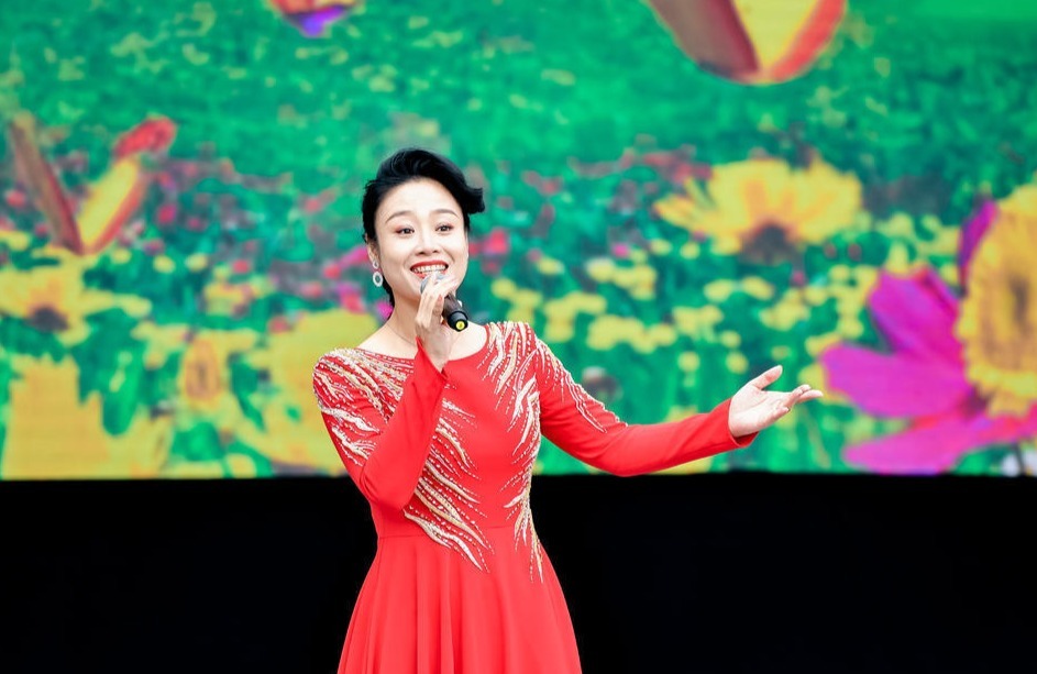 东方歌舞团女高音,国家一级演员范晓霞演唱歌曲