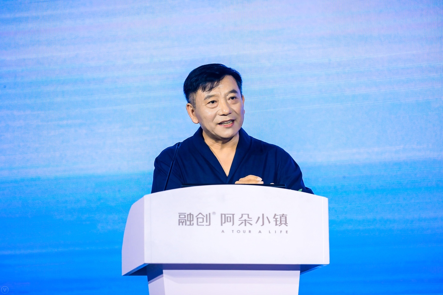 (融创中国执行董事,执行总裁兼北京集团总裁荆宏)