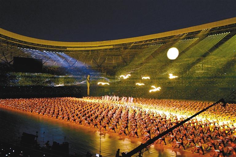 开幕式现场表演 记者翟小雪 郝钟毓 摄