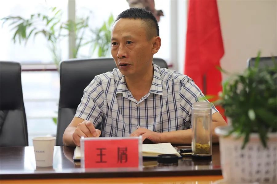 王屑在工作中.安庆市公安局提供