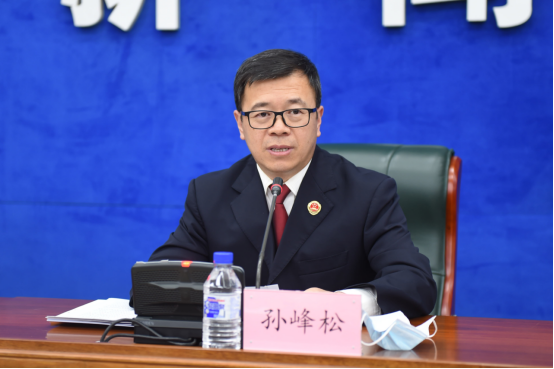 省检察院政治部宣传处处长孙峰松主持发布会