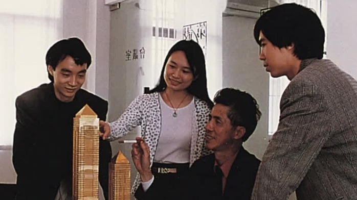 1983年何镜堂举家南迁回到广州，拿下深圳科学馆项目工程