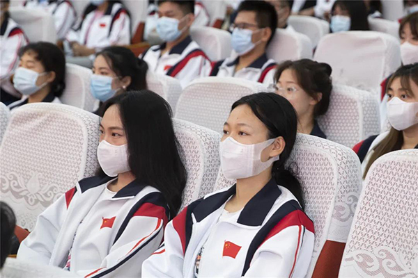西安思源学校举行2021新生开学典礼,校长周延波致语新生