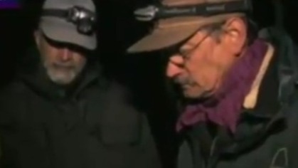 男子深夜独自在山林中寻找“大足野人”，结局如何？