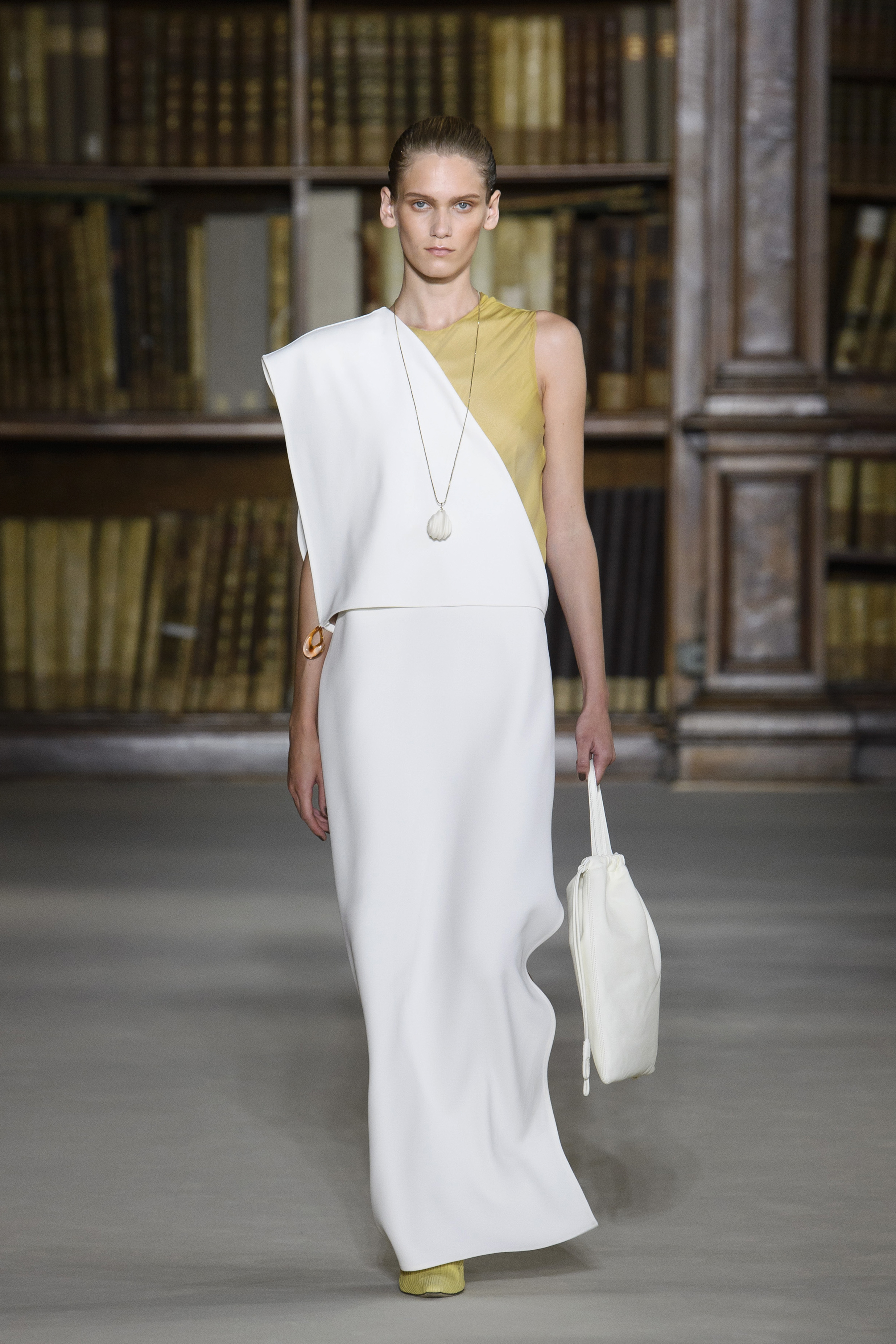 giada2022春夏米兰时装大秀开启流动的艺术盛宴