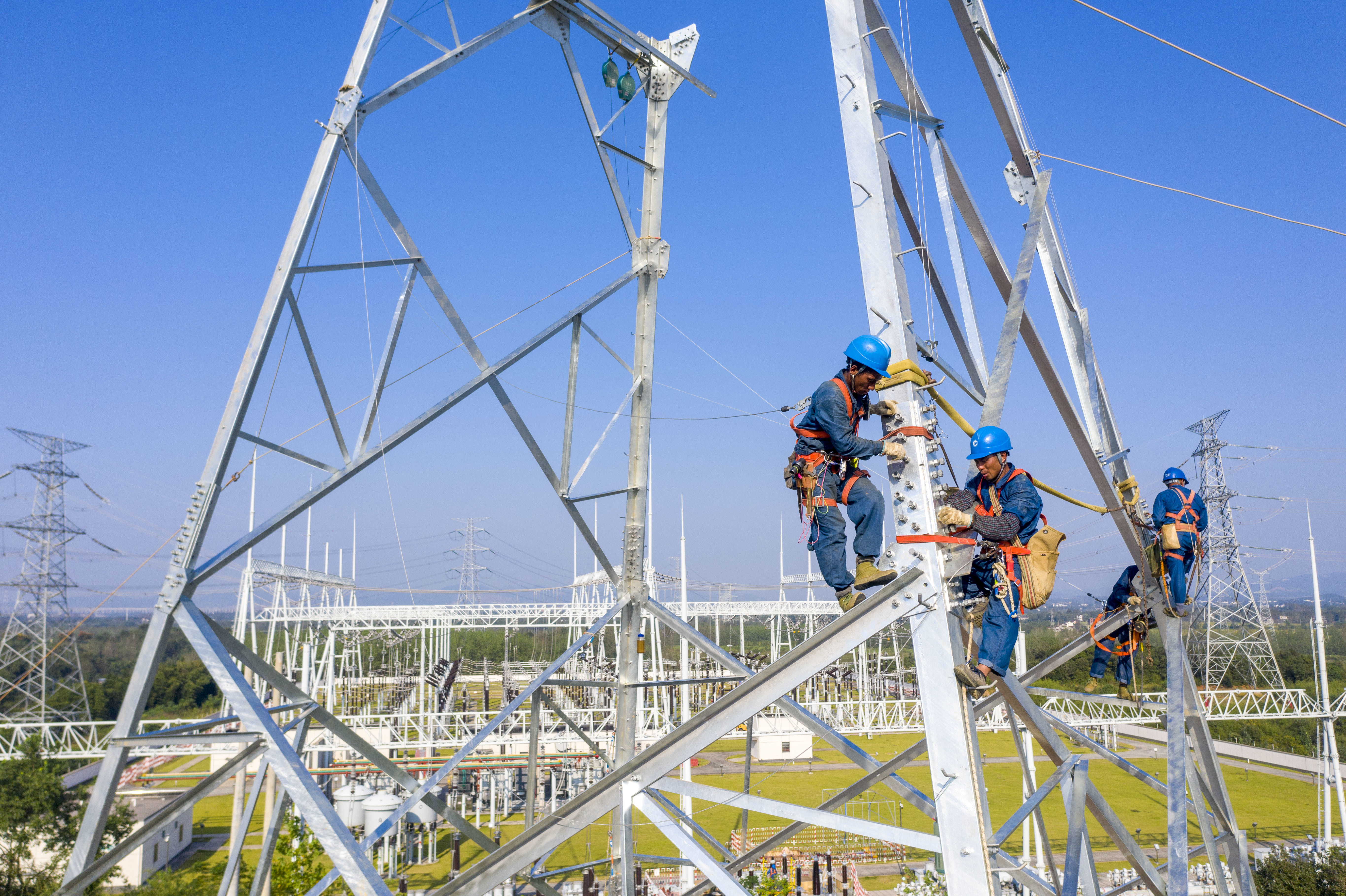 铜陵供电:节日"不打烊" 紧抓晴好天气加快电网改造