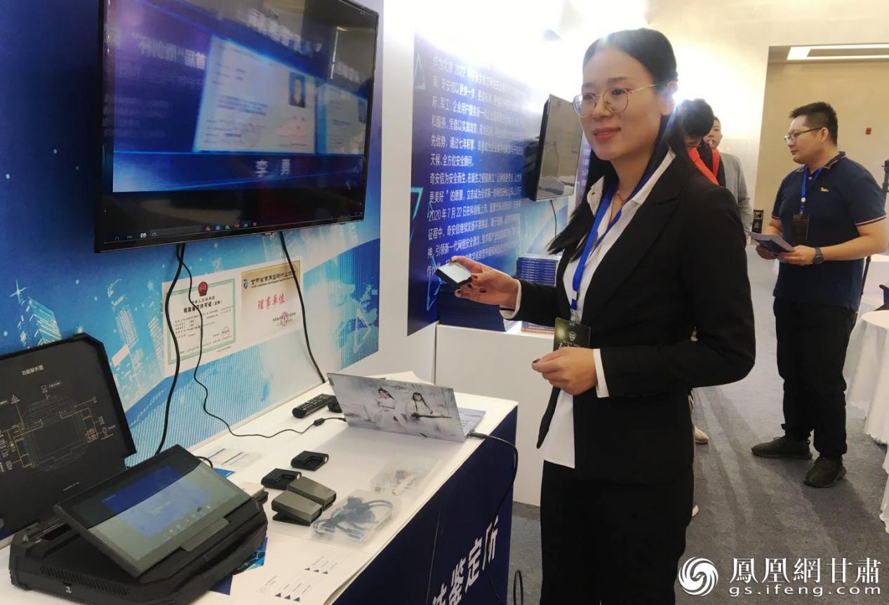 甘肃本土企业电信诈骗信息提取“黑科技”展示,让观众大开眼界。吴永隆 摄