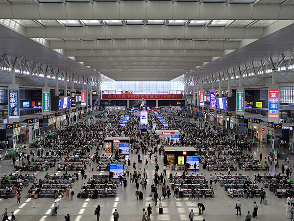上海虹桥站候车室.王程伟  图