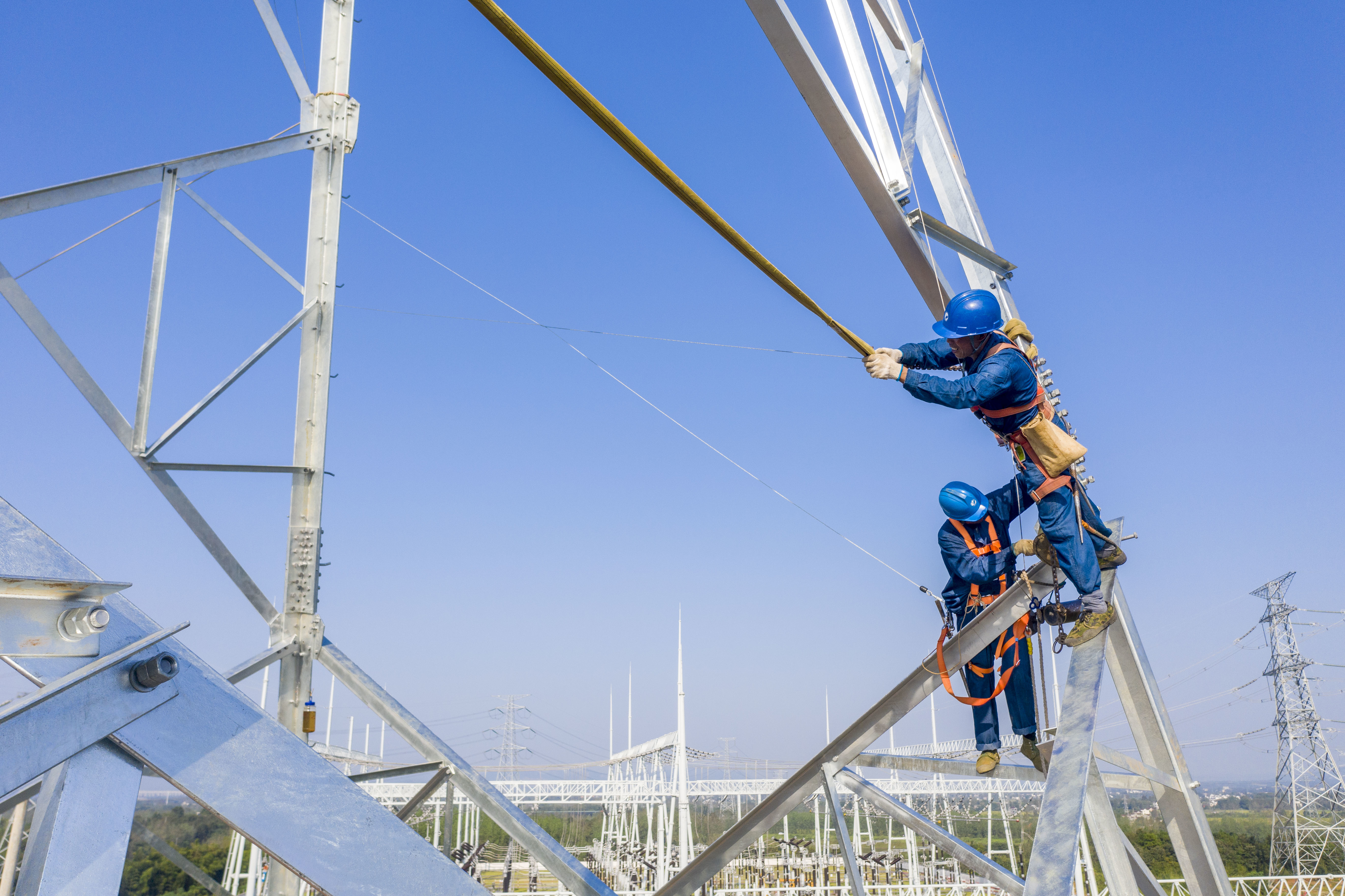 铜陵供电:节日"不打烊" 紧抓晴好天气加快电网改造