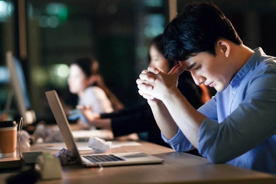 年轻打工人在互联网大厂边缘岗位挣扎