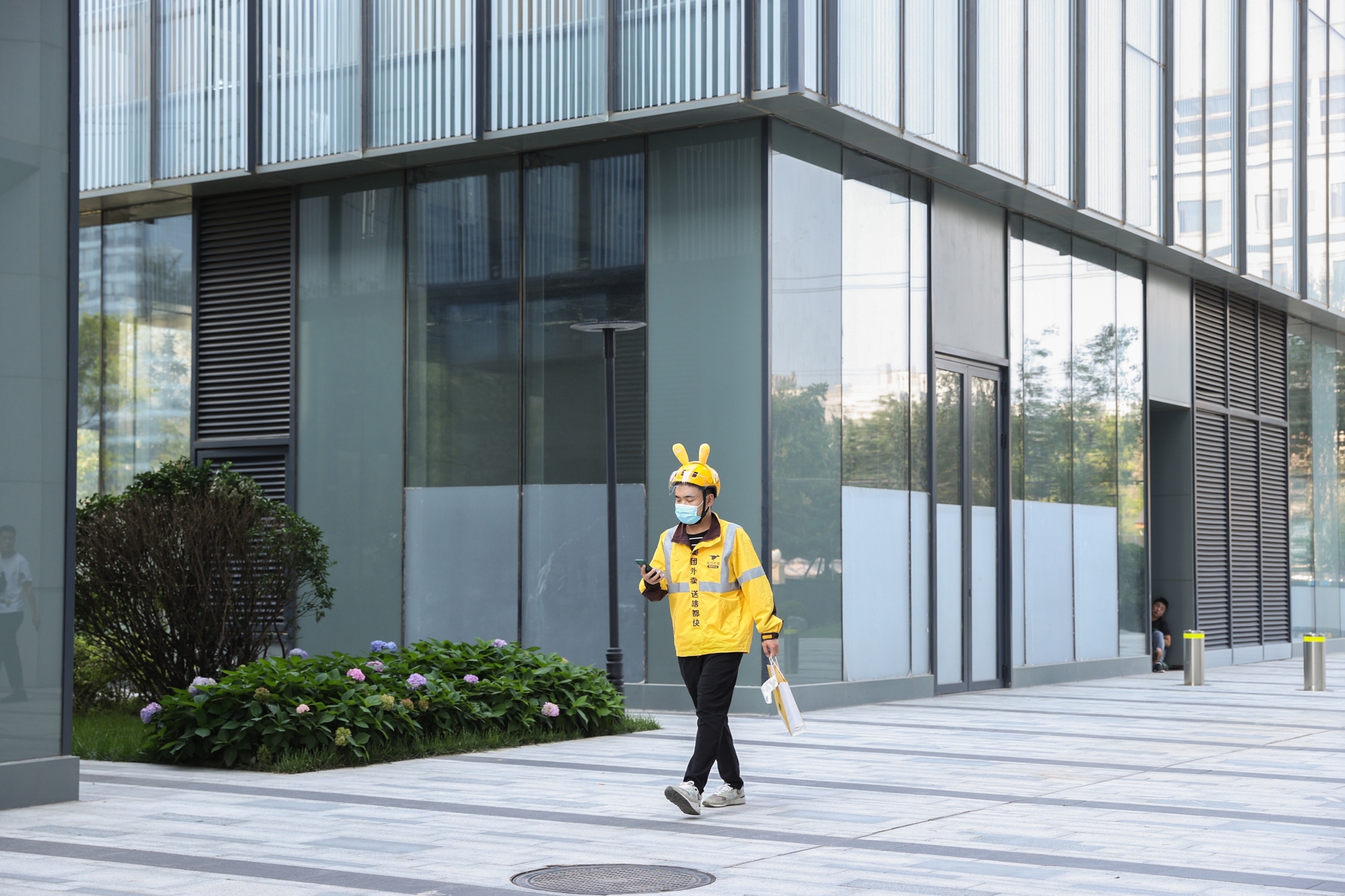 手机品牌陆续上外卖:万货商店正走向万物到家