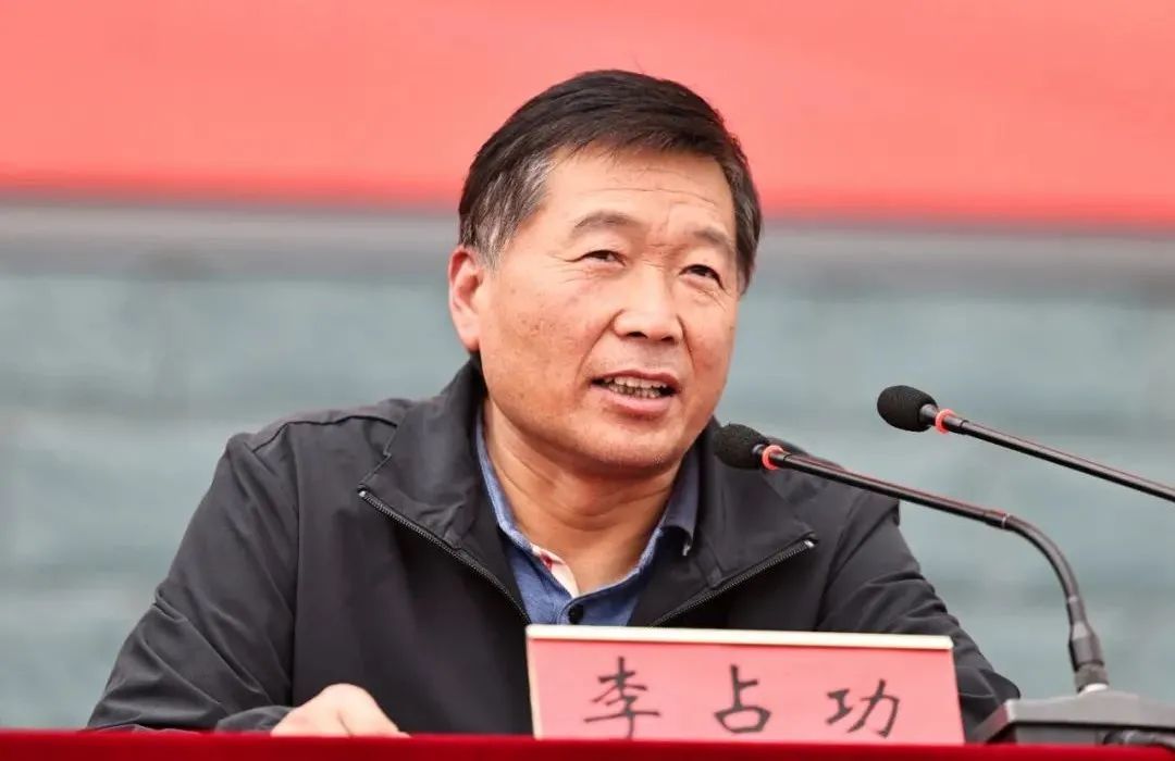 塔沟武校副校长李占功主持欢迎仪式