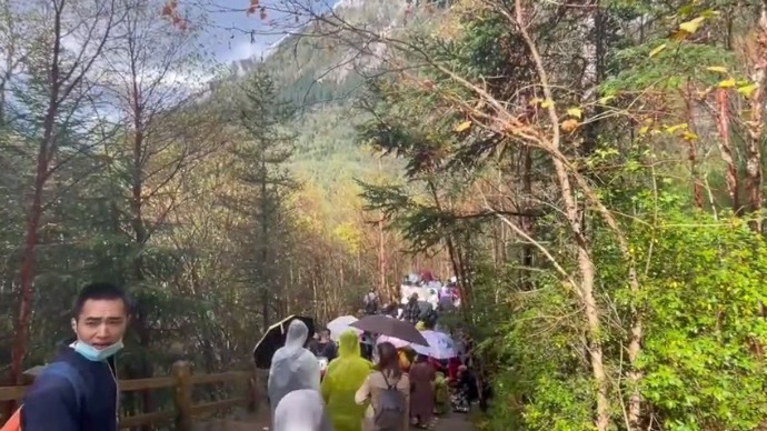 九寨沟景区天气突变下起冰雹，4.1万张门票已售罄