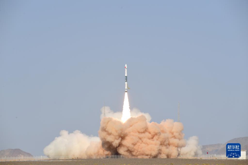 9月27日14时19分，我国在酒泉卫星发射中心用快舟一号甲运载火箭，成功将吉林一号高分02D卫星发射升空。卫星顺利进入预定轨道，发射任务获得圆满成功。新华社发（汪江波 摄）