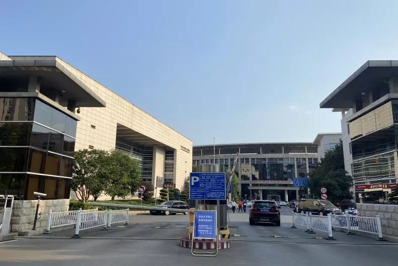 提升城市幸福感和市民满意度,雨花区迅速落实市委,市政府统一部署,在