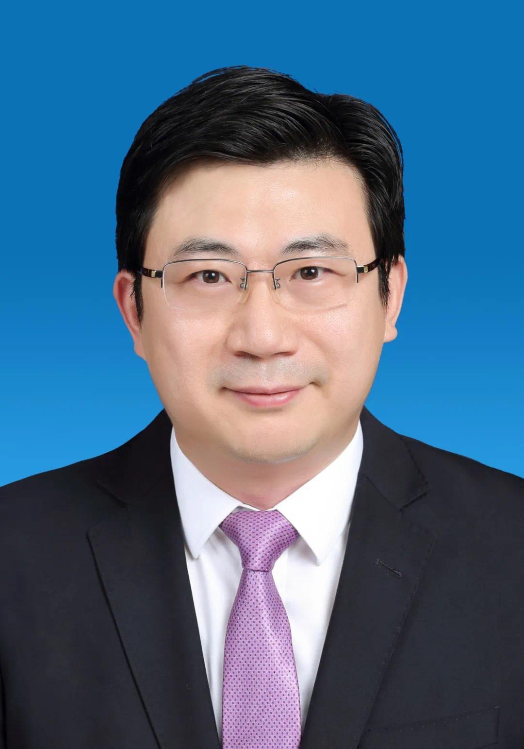 市委常委乔俊杰,男,汉族,1974年1月出生,大学,硕士.