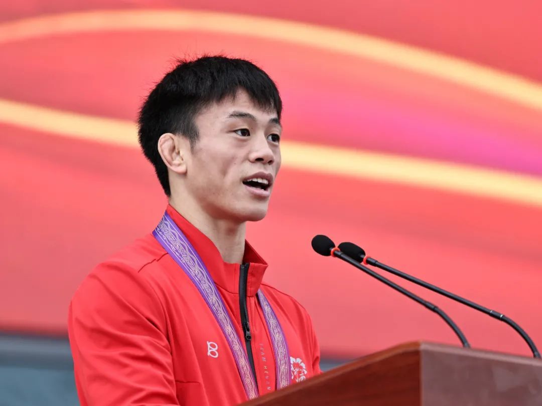 运动员代表申国顺发言