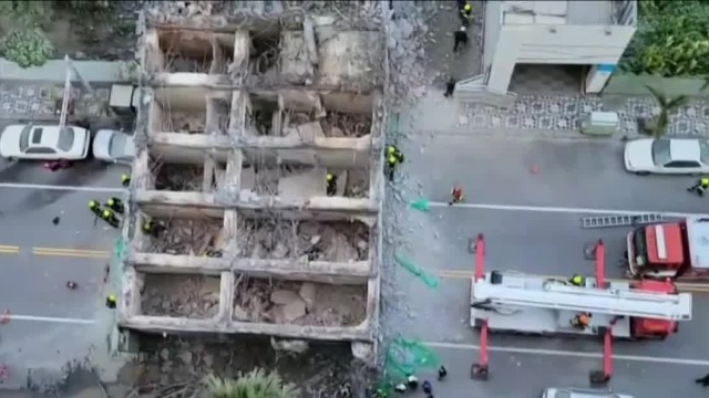 台湾花莲停业酒店倒塌被连夜拆除 幸无人伤亡