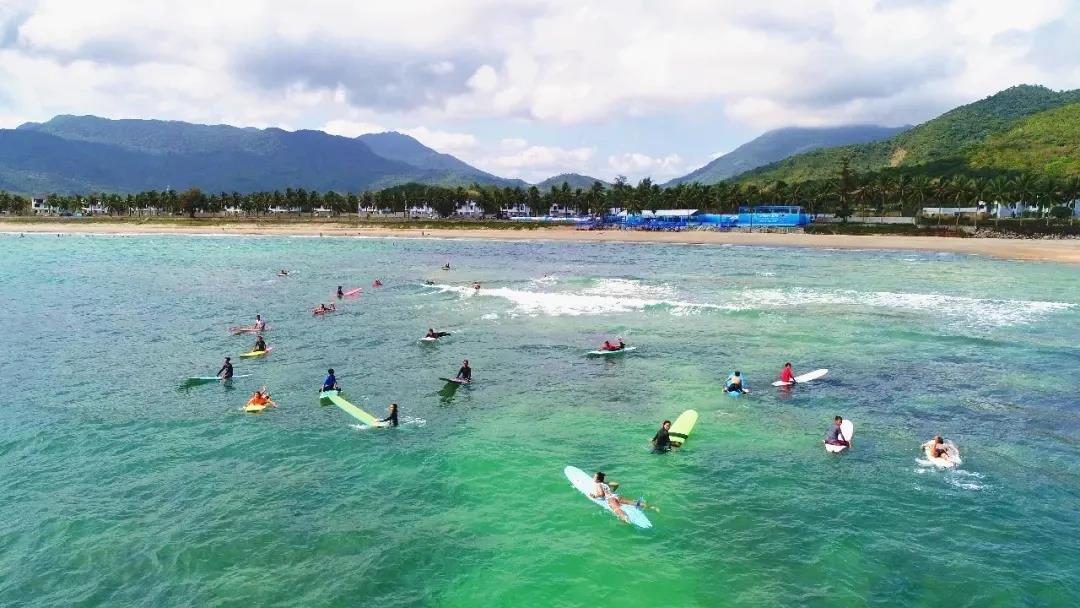 冲浪胜地万宁日月湾