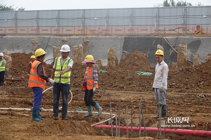 海康威视石家庄科技园项目建设现场工人忙碌施工。长城网记者 胡晓梅 摄