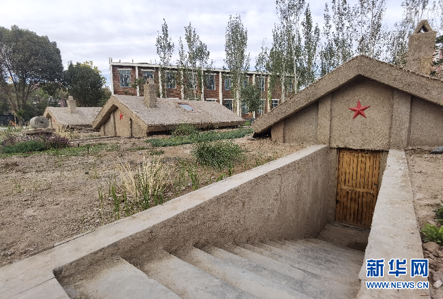 图为改良版的"新疆地窝子".