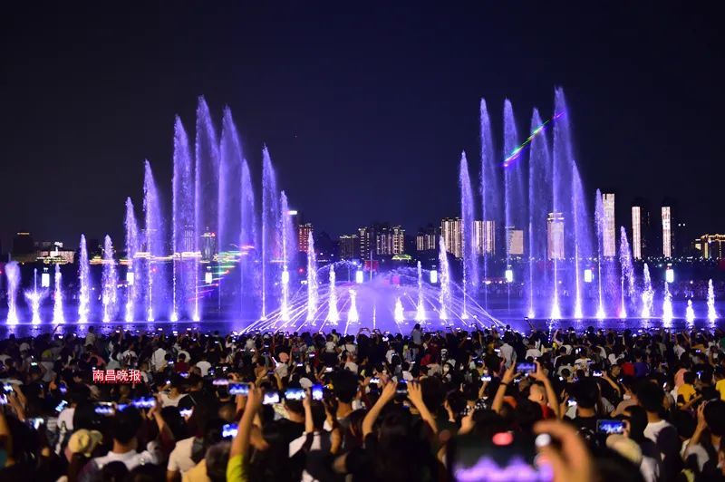 再次提醒大家今晚起南昌秋水广场音乐喷泉时间调整建议大家尽量错峰游