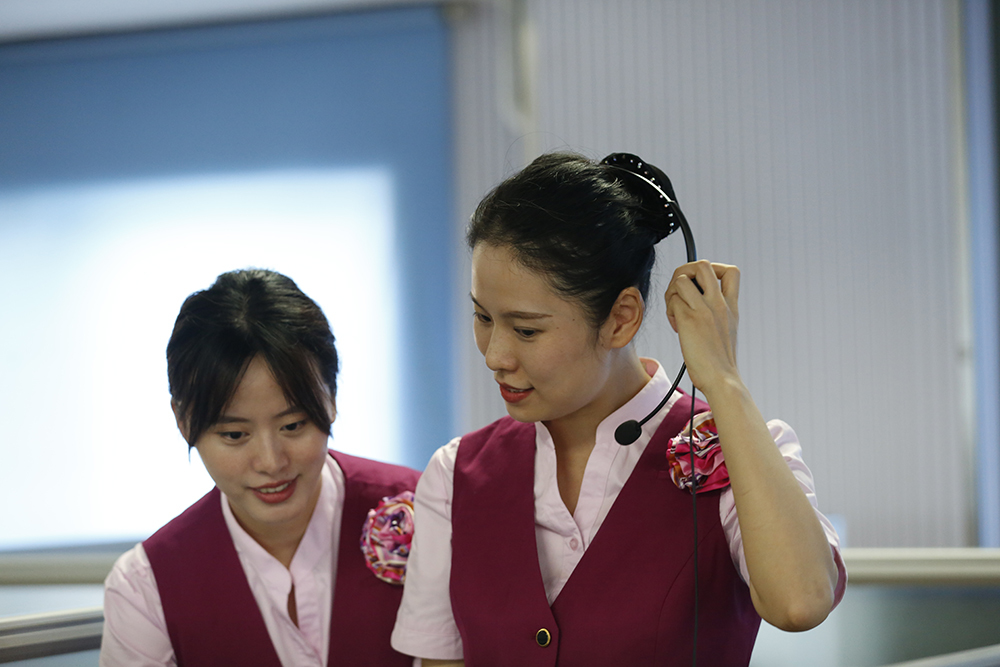 探访铁路12306客服最忙时每个电话间隔不到5秒