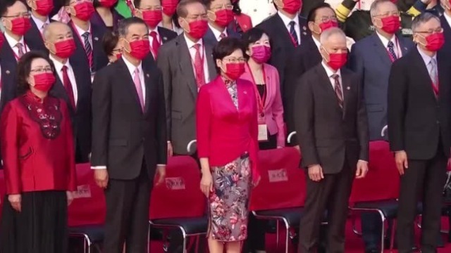 香港举行国庆升旗仪式：林郑月娥穿红装出席