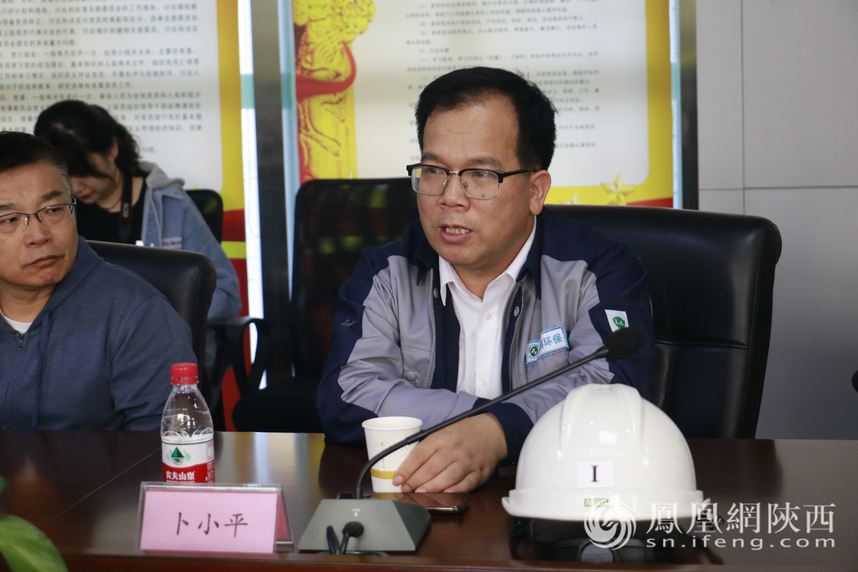 卜小平介绍企业党支部工作