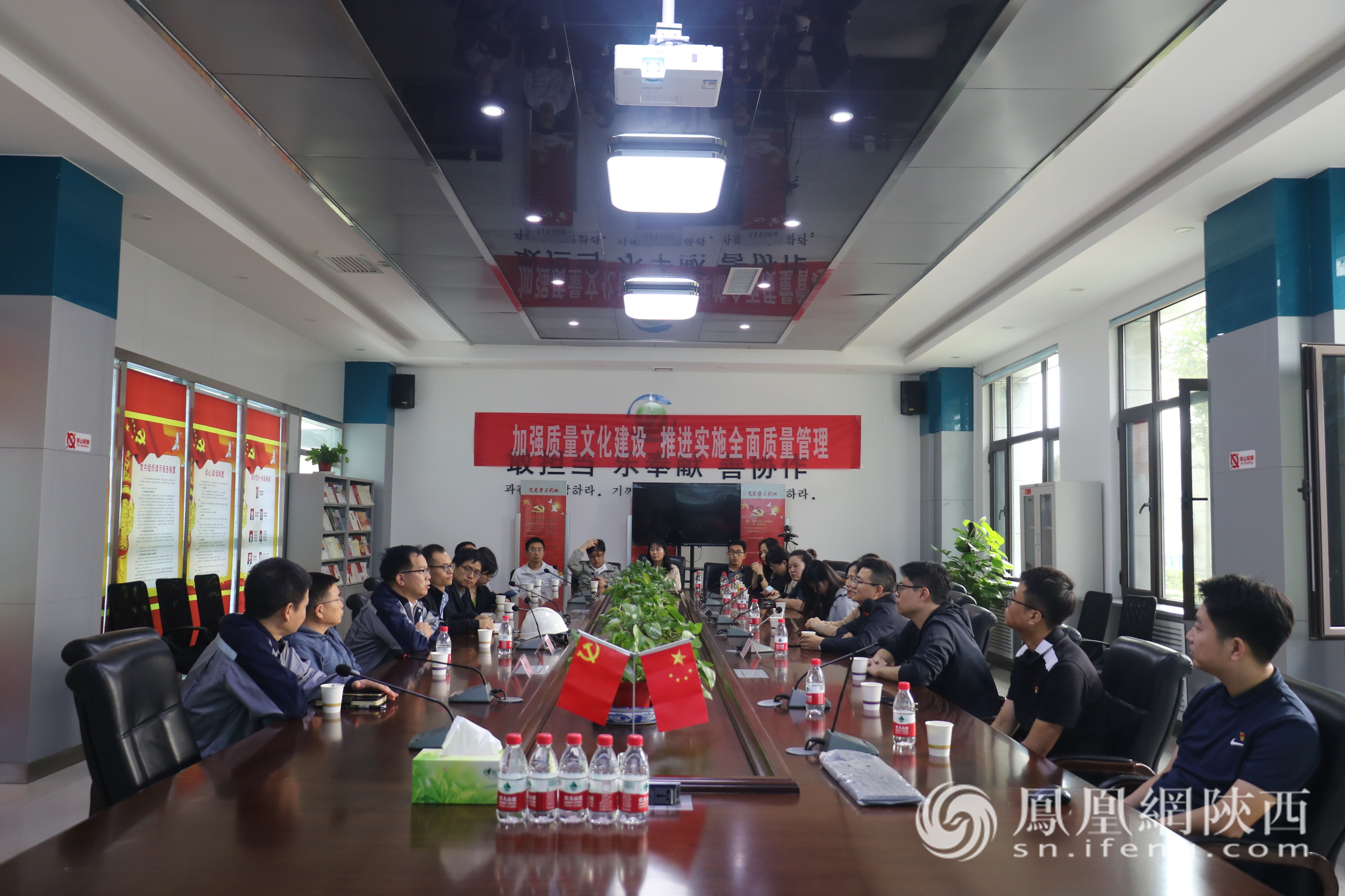 西安市生态环境局高新分局一行与企业进行“面对面”交流