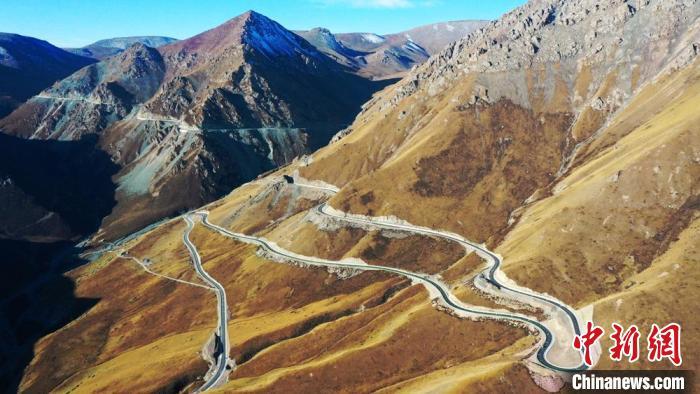 肃祁公路起点位于甘肃张掖市肃南县城北白庄子，终点与青海S215省道相接。　安维斌 摄