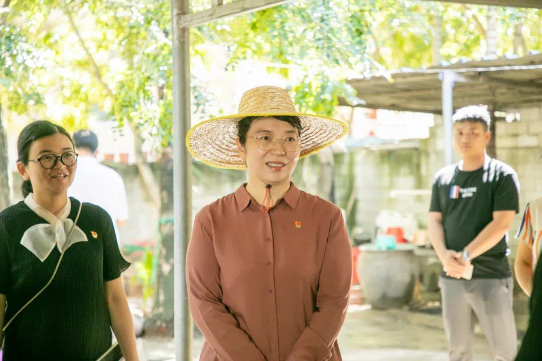 东方市委书记田丽霞把良好的生态资源变成村民致富的本钱助力全面推进