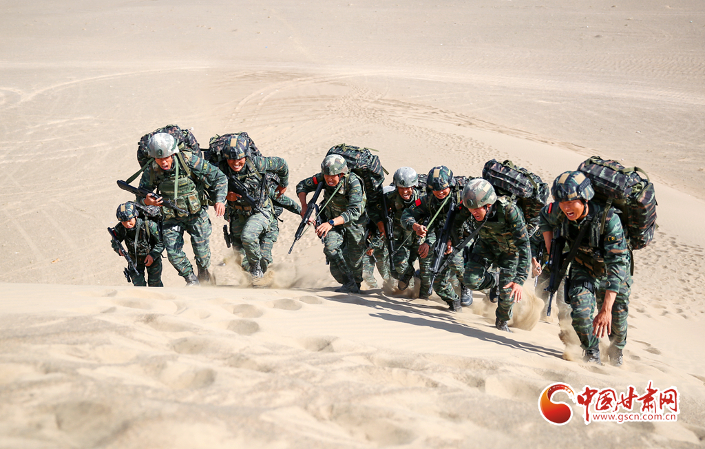 大漠深处极限训练砺精兵