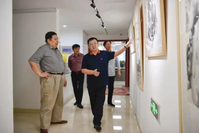 挥墨笔生风 怀素又重生——著名书画家王辉走进文化视界