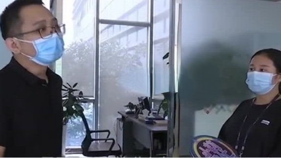 女子怀孕七个月被公司称没产假劝退 公司：外编人员没有产假