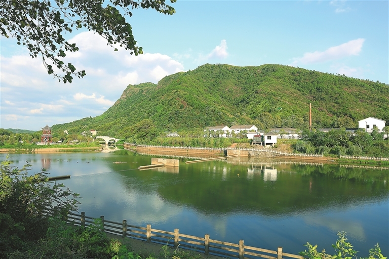 横峰县:因绿而美(图)